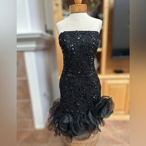 Stunning vintage Midnight Glow sequin holiday dress. Ring in the NY in style!